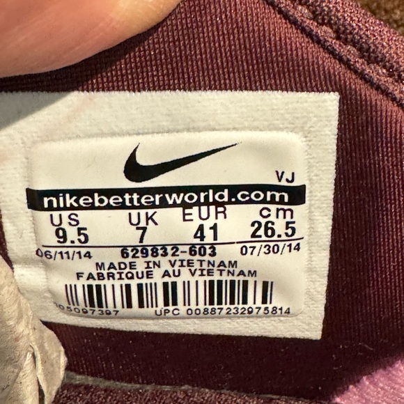 Nike Free 5.0 size 9.5. Aztec Print Burgandy Color never been worn - Picture 4 of 4